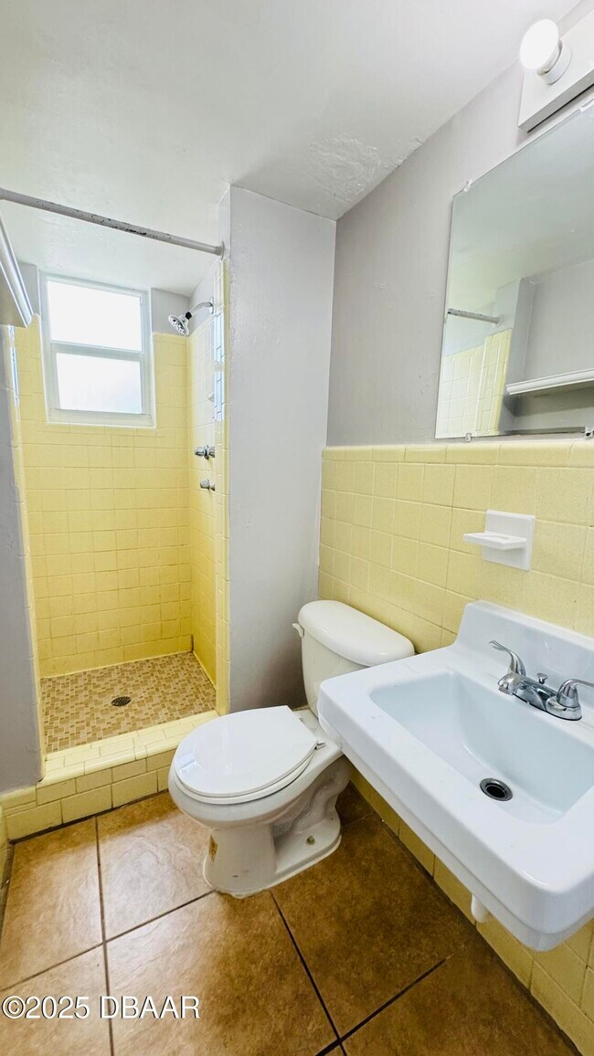 Building Photo - 732 N Halifax Ave