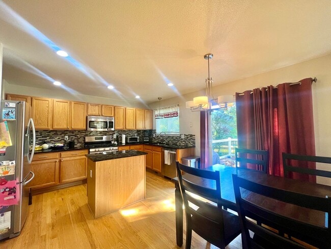 Building Photo - Big, Charming 4 Bedroom 2.5 Bathroom in Rock Creek! AVAILABLE 8/1!