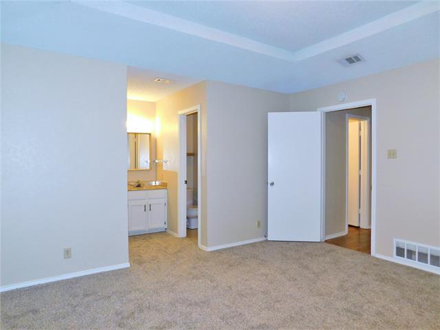 Building Photo - 2212 Bolivar St