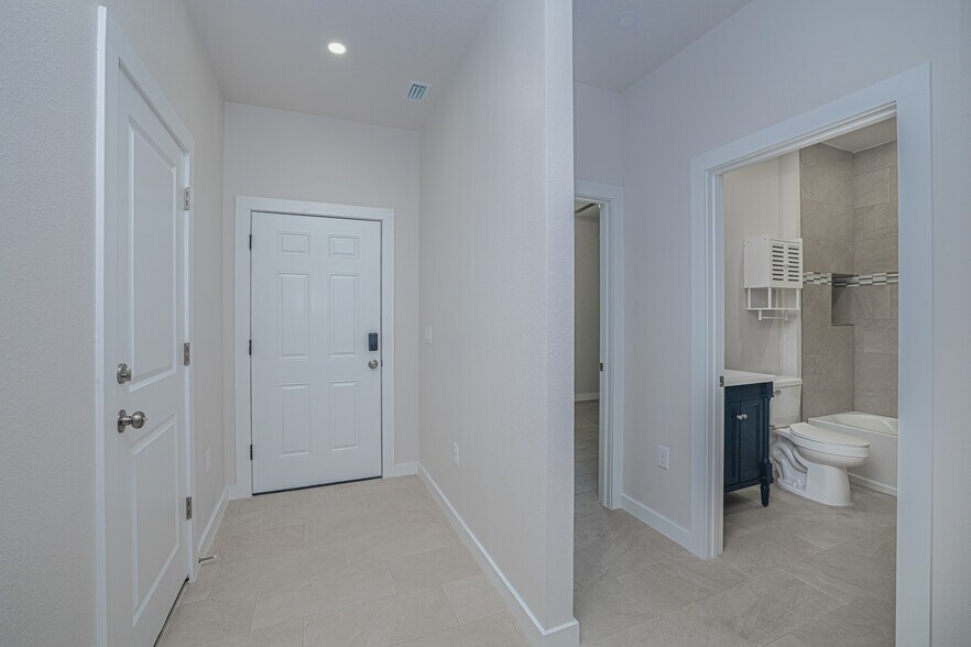 Building Photo - 315 San Marco Ave