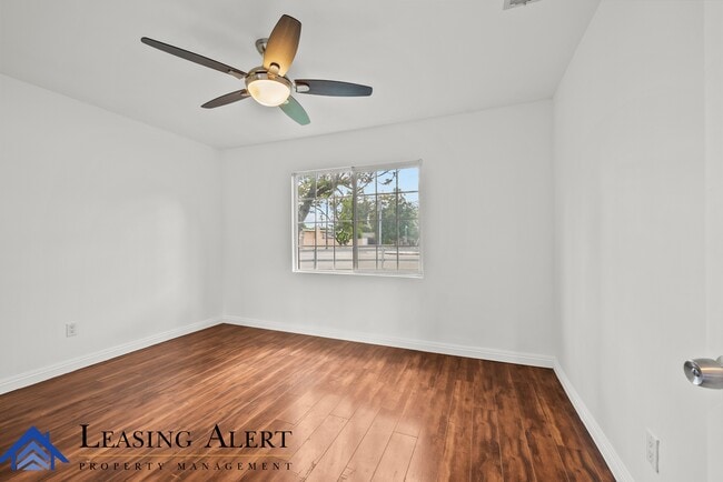 Building Photo - 7800 Lindley Ave