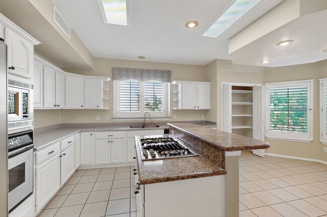 Building Photo - 6017 Ojo De Agua Dr