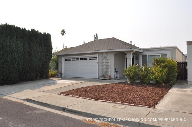 Building Photo - 2198 Goldcrest Cir