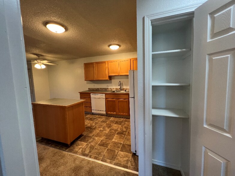 Building Photo - 17260 SW Heritage Ct