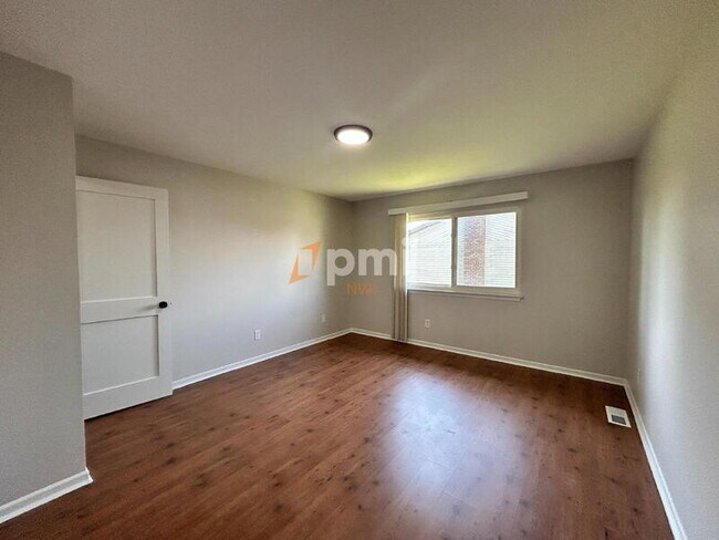 Building Photo - 9817 Fillmore St