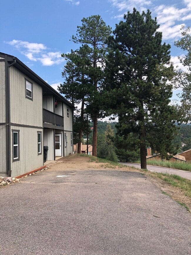 Building Photo - 30803 Hilltop Dr