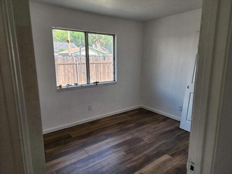 Building Photo - 116 Baker Way