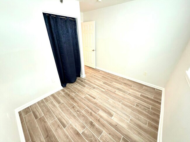 Building Photo - 1260 Sugarwood Cir