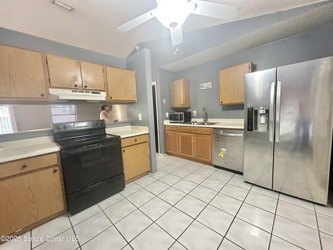 Building Photo - 5055 Canoni Pl