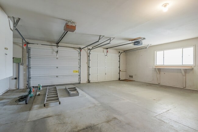 Building Photo - 328 Mayfair Dr