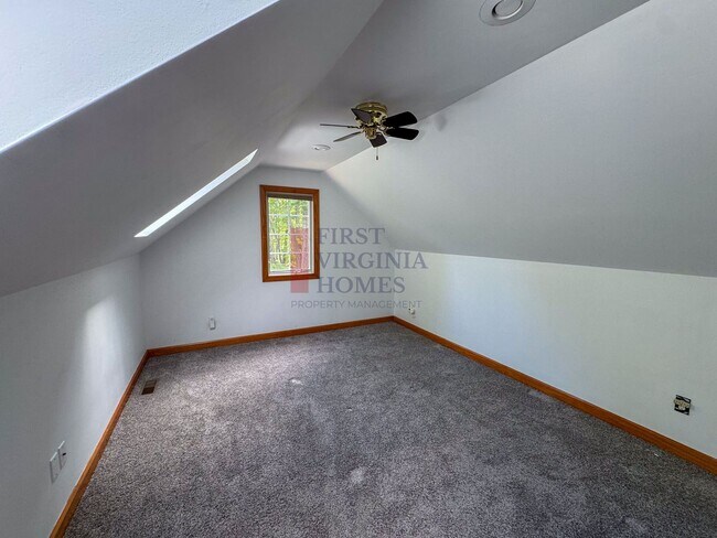 Building Photo - 25 Fleetwood Dr