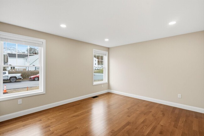 Building Photo - 24 Daytona St