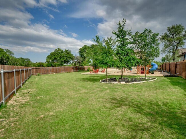 Building Photo - 318 Parkwest Dr
