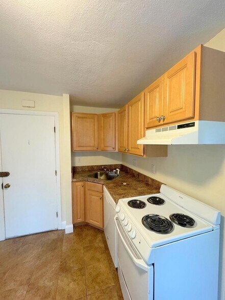 Building Photo - 213 Beacon St