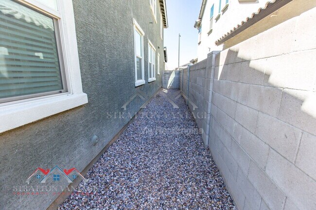 Building Photo - 15075 W McKinley St