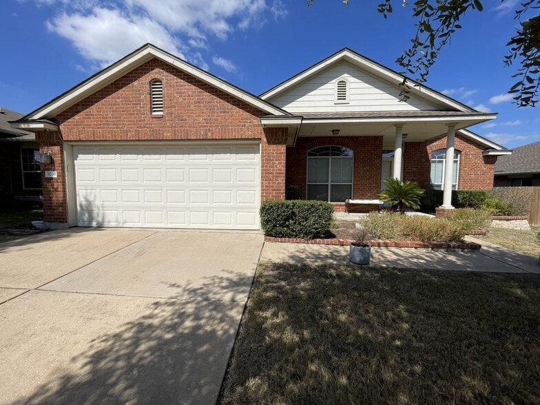 Building Photo - 3208 Clinton Pl