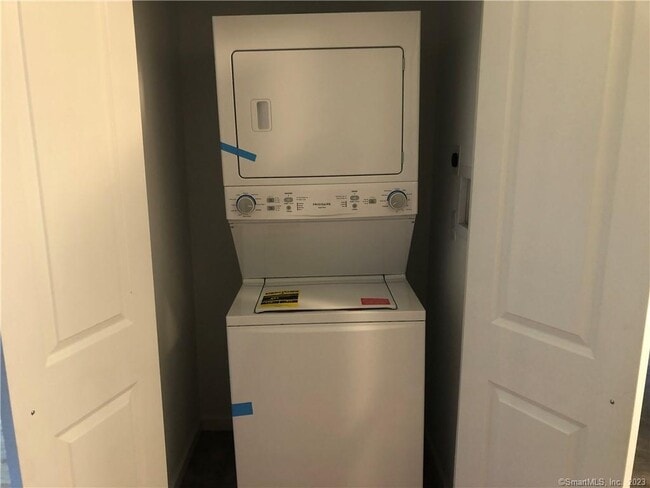 Building Photo - 132 Sheldon Terrace