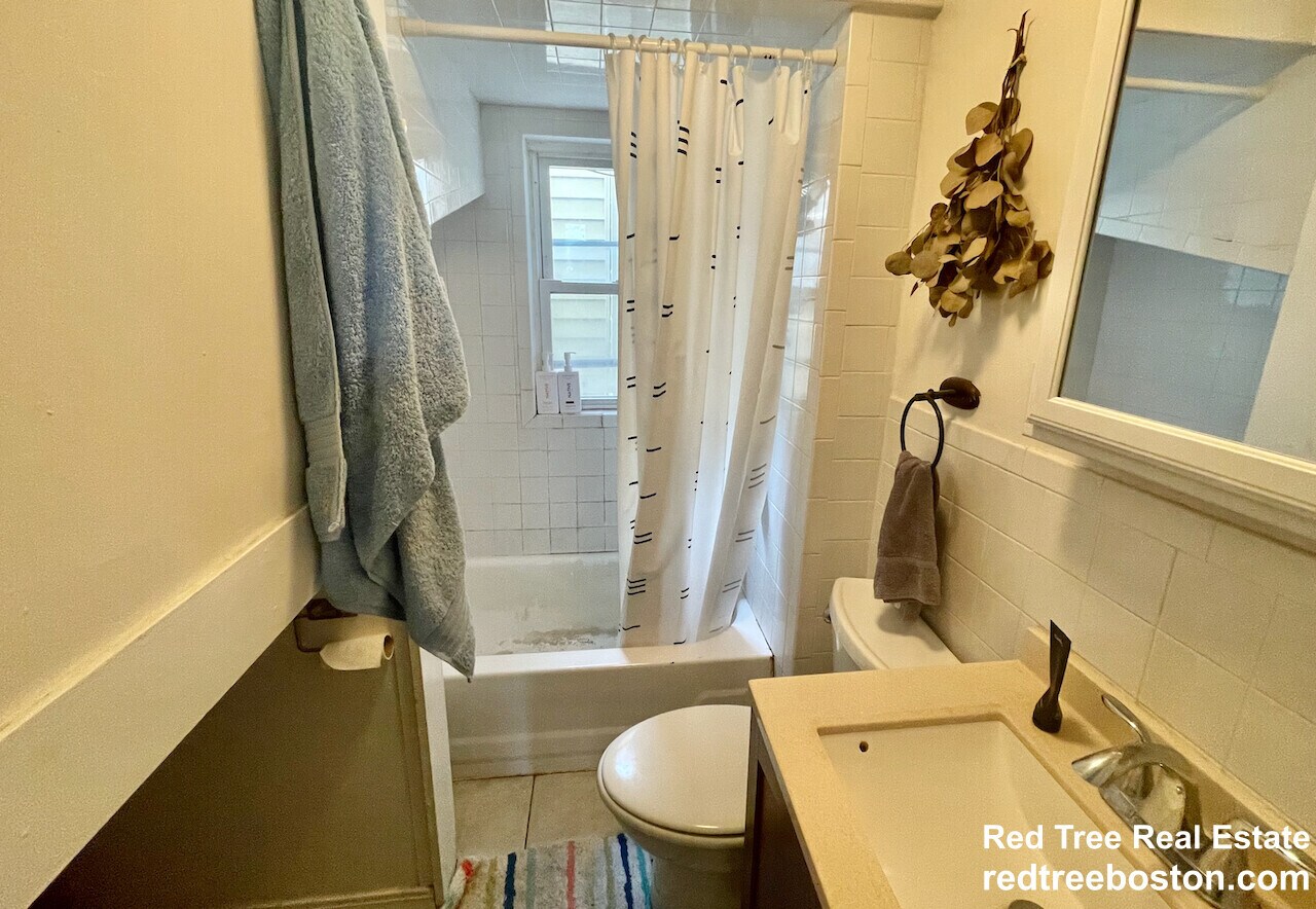 Building Photo - 10 Houghton St