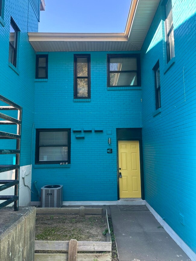 Building Photo - 715 Wilkinson Blvd