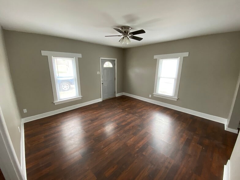Living Room - 1006 N Williams St