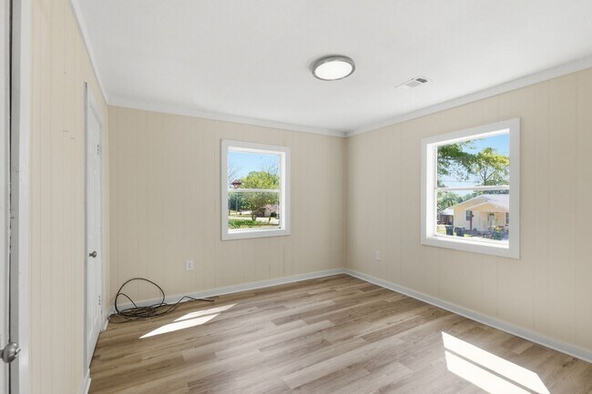 Building Photo - 116 Chester Ave