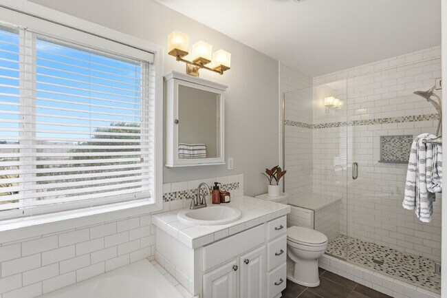 Building Photo - Elegant Executive Home in Desirable Camas – Minutes to SR-14, I-205 & Vancouver