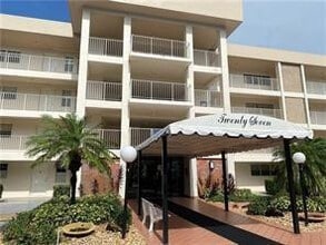 Building Photo - 2651 S Palm Aire Dr