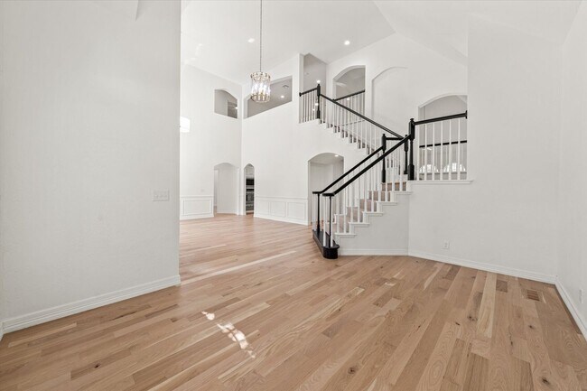Building Photo - Exclusive Luxury Lease-124 N Crosstimber T...
