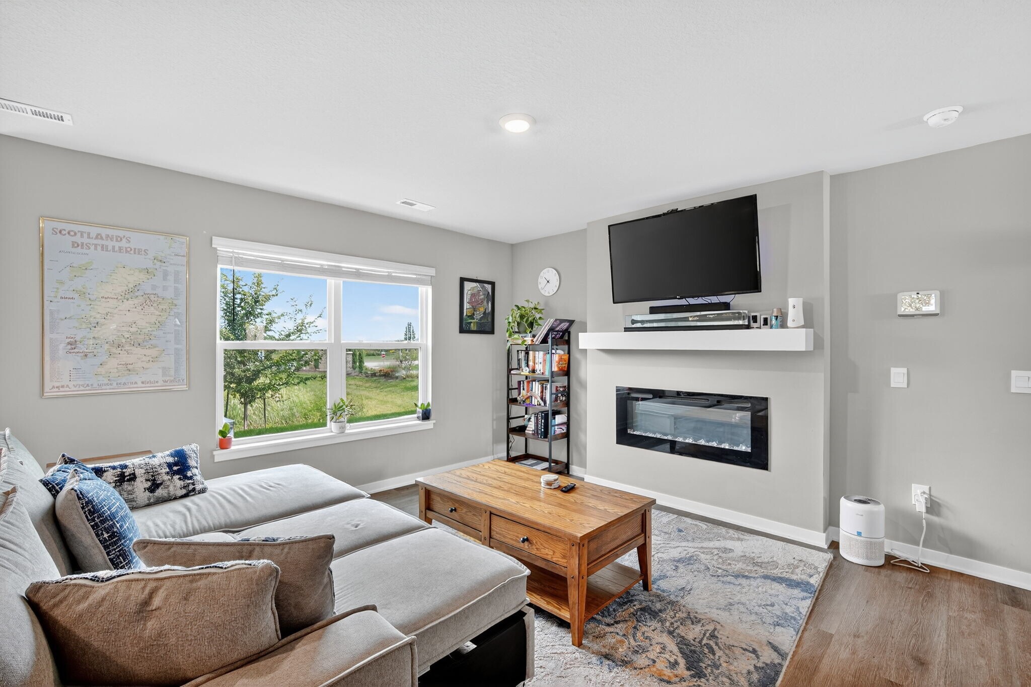 Building Photo - 2541 SE Hawkins Dr