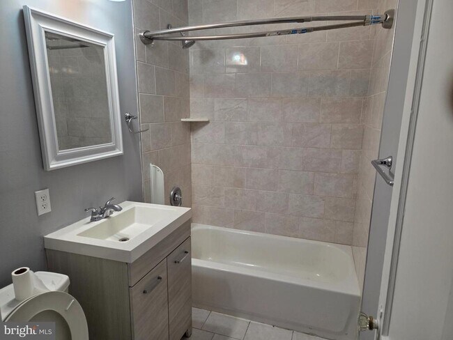 Building Photo - 1313 Wells St