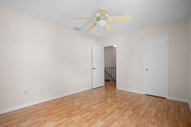 Building Photo - Beautiful Two-story condo 2bedrooms 2 baths with garage in Fort Myers