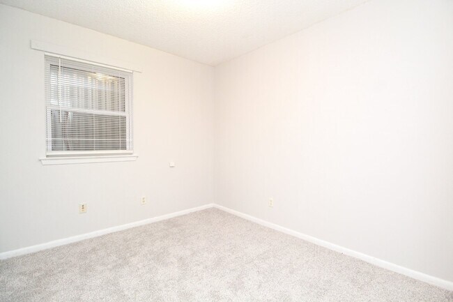 Building Photo - Spacious 4BR Home with Bonus Studio, Sunro...