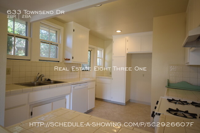 Building Photo - Aptos 2 BD/1.5 BA Close To Hidden Beach