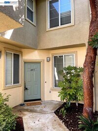 Building Photo - 457 Ribbonwood Ave