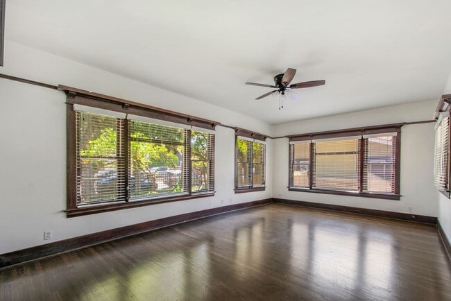 Building Photo - Charming craftsman home located in the hig...