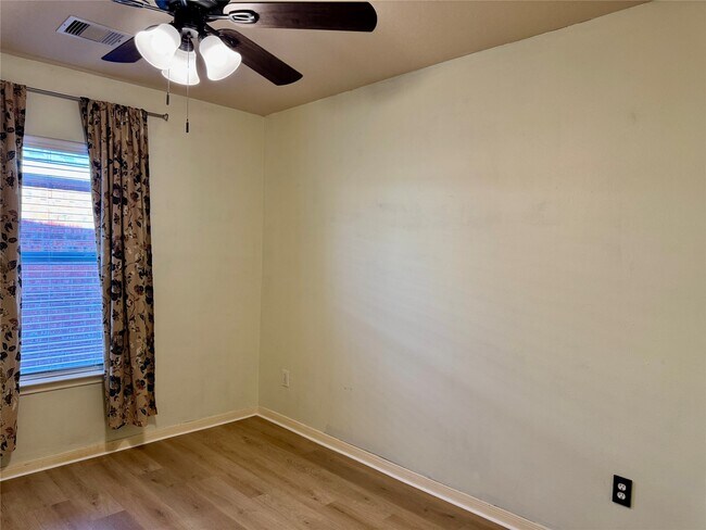 Building Photo - 2711 Lakecrest Way Dr