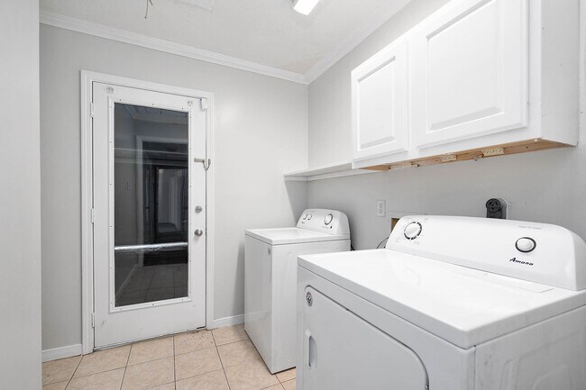 Building Photo - 3423 Nutwood Ln