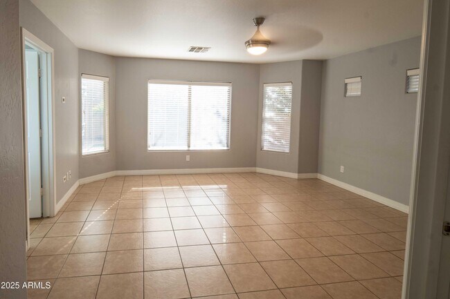 Building Photo - 11725 W Flanagan St