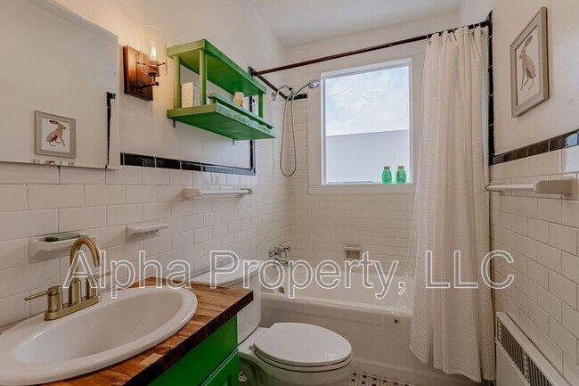 Building Photo - 710 Augusta St