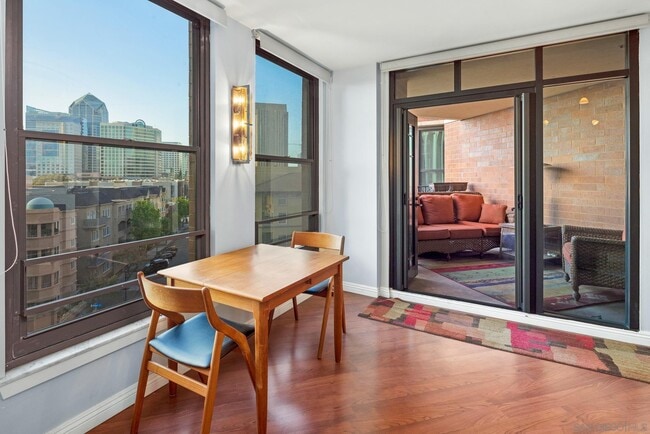 Building Photo - 500 W Harbor Dr