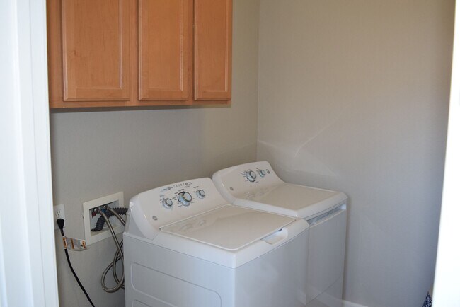 Building Photo - 904 Campfire Cir