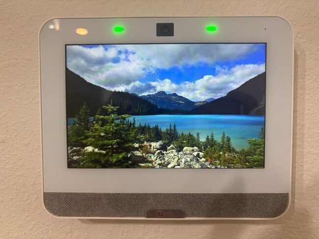 Building Photo - Pristine in Princeton!