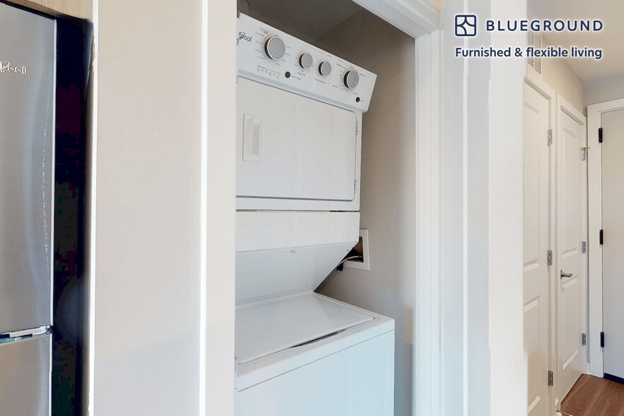 Building Photo - 555 President St