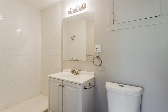 Building Photo - 608 Jerry Coleman St