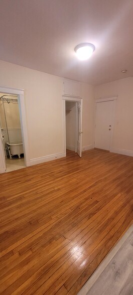 Building Photo - 60 Queensberry St