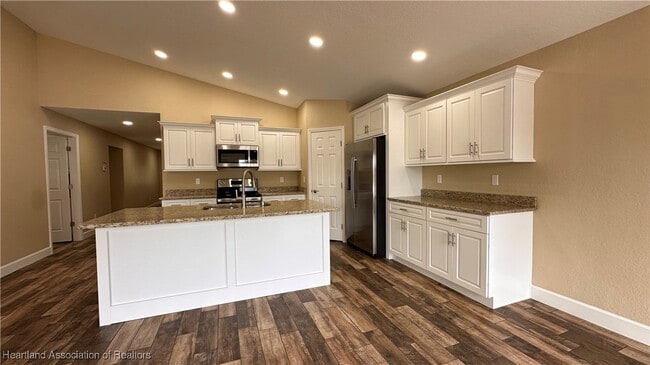 Building Photo - 5702 Lilac Rd
