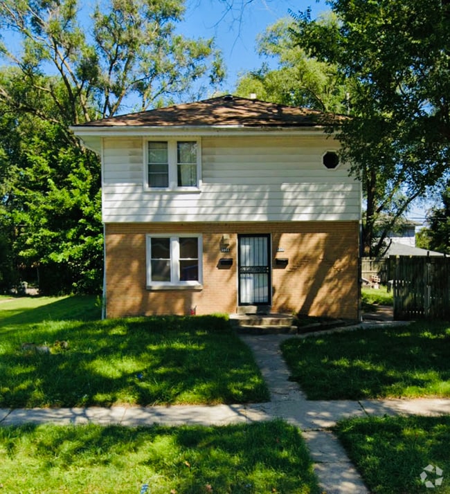 Building Photo - 5944 N 61st St