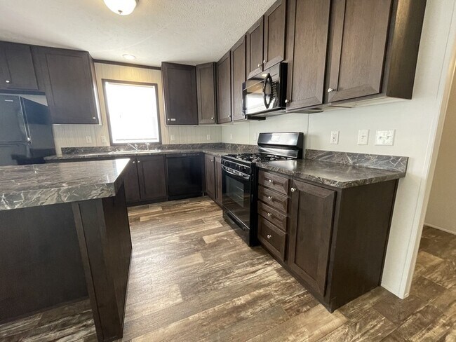 Building Photo - 15978 Villaire Ave