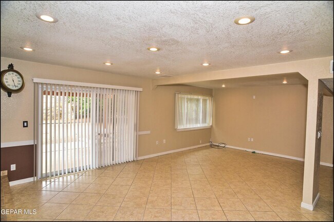 Building Photo - 10824 Pico Norte Rd