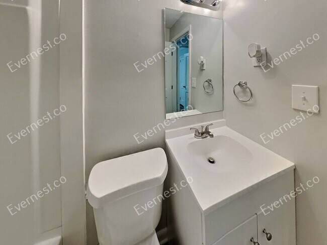 Building Photo - 2168 Rexford Dr